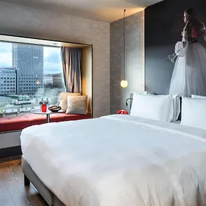 فندق Radisson Red Hotel,